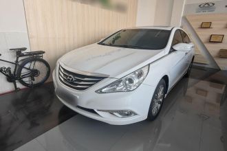 现代 索纳塔 2015款 经典 2.0L 自动豪华版