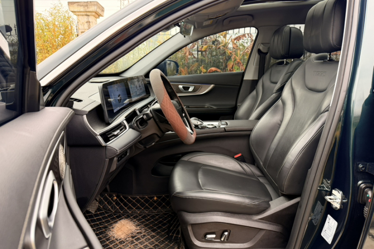 奇瑞 瑞虎8 PRO 2024款 冠军版 290T 两驱闪耀版 5座中控内饰7006