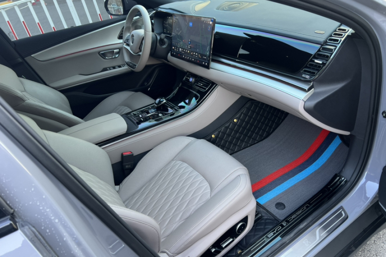 比亚迪 汉 2025款 DM-i 125KM精英型中控内饰7005