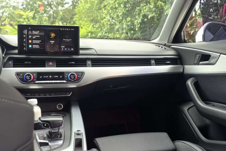 奥迪A4L 2020款 40 TFSI 豪华动感型中控内饰7006