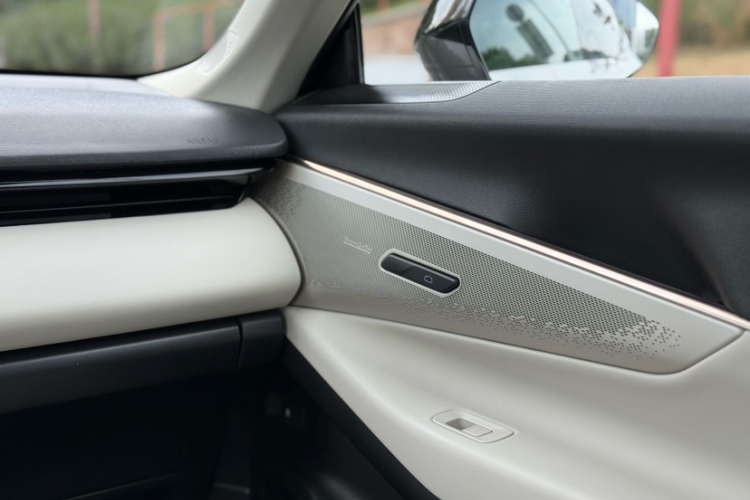 领克08 EM-P 2023款 220km 四驱性能Halo中控内饰7005