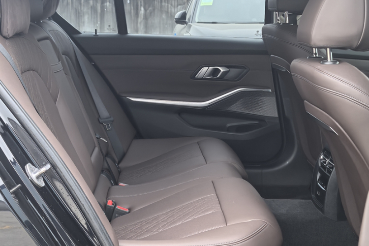 宝马i3 2023款 eDrive 40 L 曜夜套装中控内饰7002