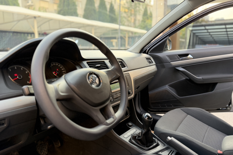 大众 朗逸 2015款 1.6L 手动风尚版中控内饰7001