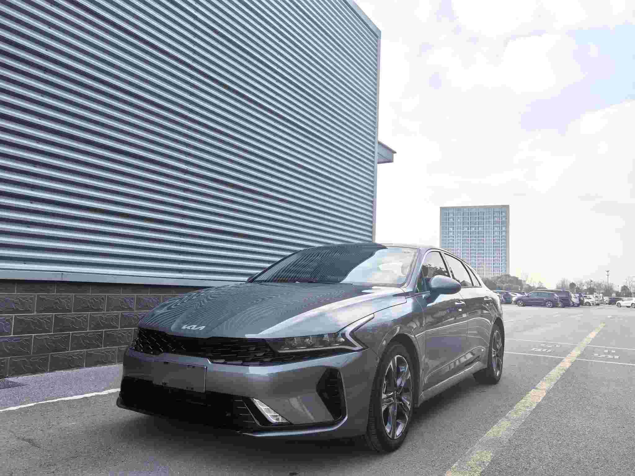 盐城二手起亚K5 2021款，近5米B级车，一年能省多少油钱？