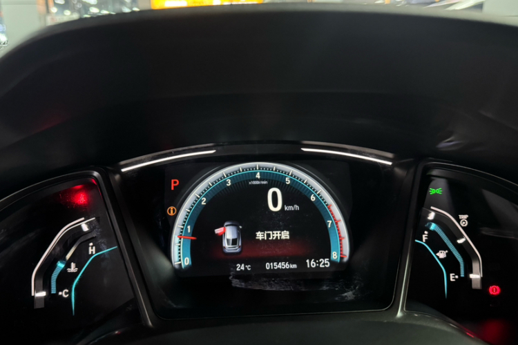 本田 思域 2021款 HATCHBACK 220TURBO CVT新锐控中控内饰15