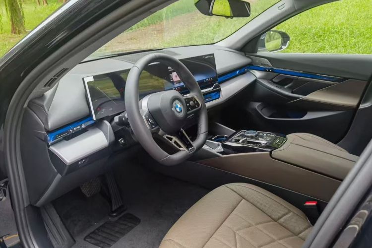 宝马5系 2024款 530Li 领先型 M运动套装中控内饰7008