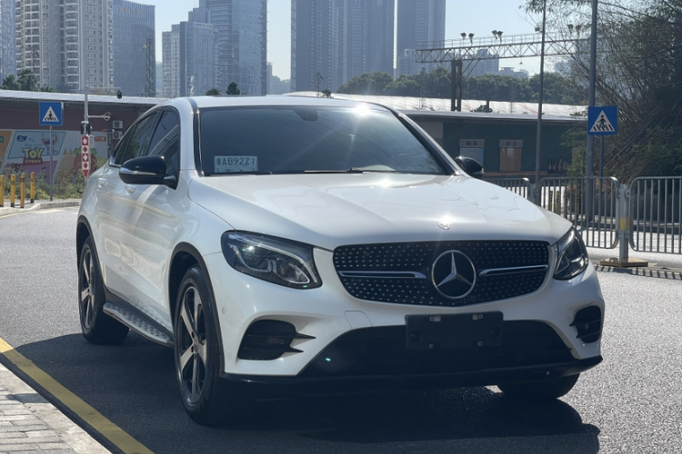 奔驰GLC轿跑  GLC 200 4MATIC 轿跑SUV车身外观6003