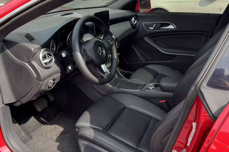 奔驰CLA 2017款 改款 CLA 200 时尚型中控内饰7002