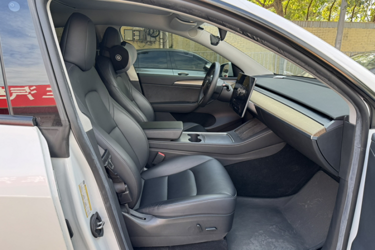 特斯拉 Model Y 2022款 改款 后轮驱动版中控内饰7002