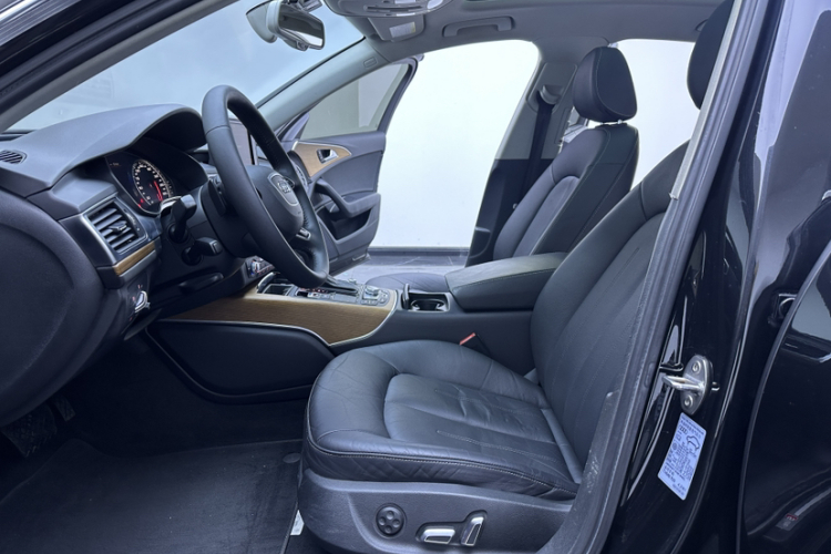 奥迪A6L 2018款 30周年年型 30 FSI 风尚型中控内饰7002