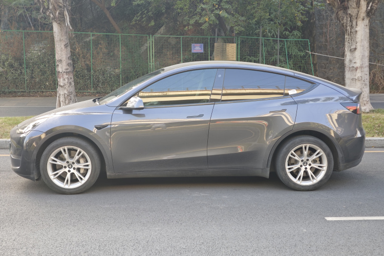 特斯拉 Model Y 2021款 标准续航后驱版车身外观6005