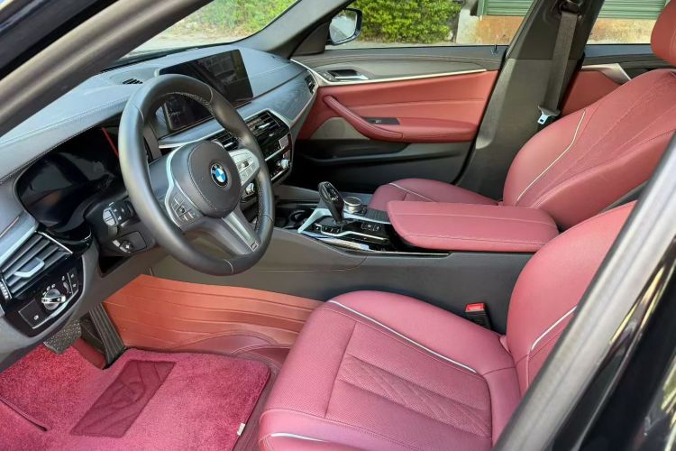 宝马5系 2023款 530Li 领先型 M运动套装中控内饰7001