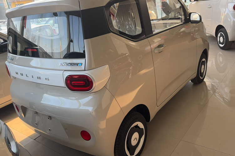 五菱汽车 宏光MINIEV 2024款 第三代 215km 青春版车身外观6003