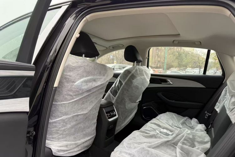 红旗H5 2025款 1.5T DCT玄影200万辆纪念版中控内饰7006