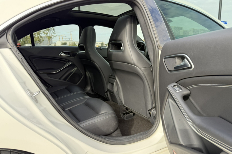 奔驰CLA 2016款 CLA 200 时尚型中控内饰7003