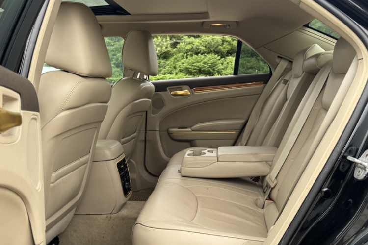 克莱斯勒300C(进口) 2013款 3.6L 尊适版中控内饰7002