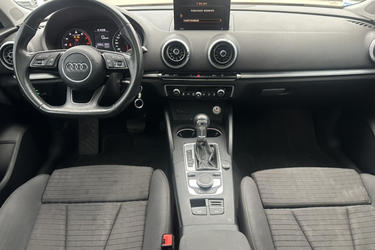 奥迪A3 2017款 Sportback 35 TFSI 运动型中控内饰7001