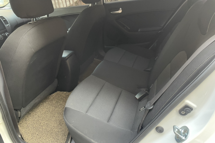 起亚K3 2016款 1.6L 手动GL中控内饰7002