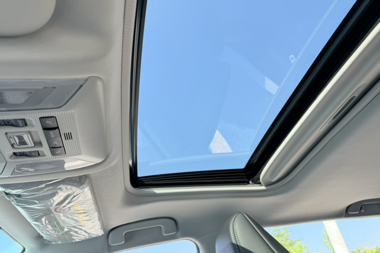 丰田 威兰达 2020款 2.0L CVT两驱豪华版中控内饰7008