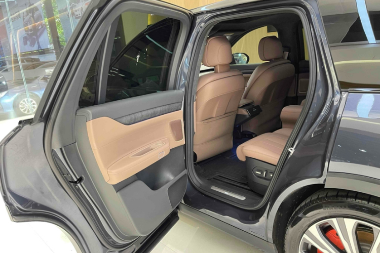 蔚来ES8 2024款 75kWh中控内饰7004