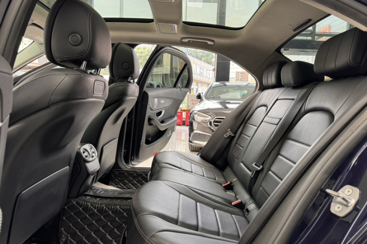 奔驰C级 2018款 C 200 L 运动版中控内饰7005