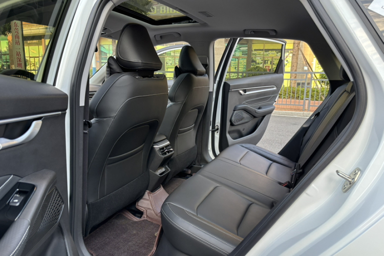 吉利汽车 帝豪 2025款 第4代 1.5L CVT尊贵型中控内饰7002