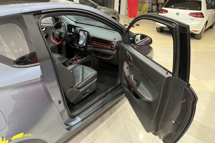 奇瑞 小蚂蚁 2022款 甜粉款 半糖版 磷酸铁锂 29.2kWh 30kW 301km中控内饰7004