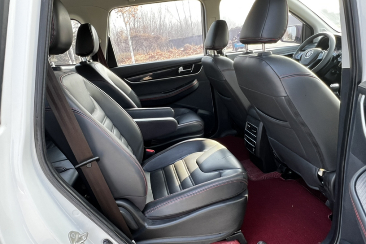 东风风行 风行SX6 2019款 1.6L 手动舒适型 国VI中控内饰7002