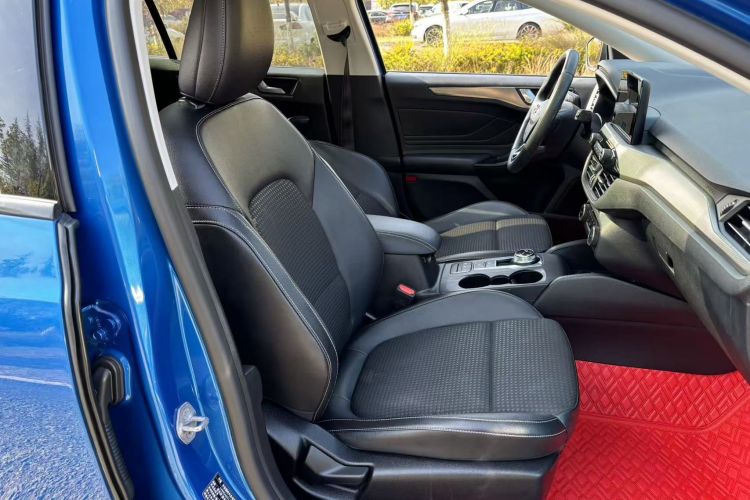 福特 福克斯 2020款 两厢 EcoBoost 180 自动锋潮型中控内饰7010