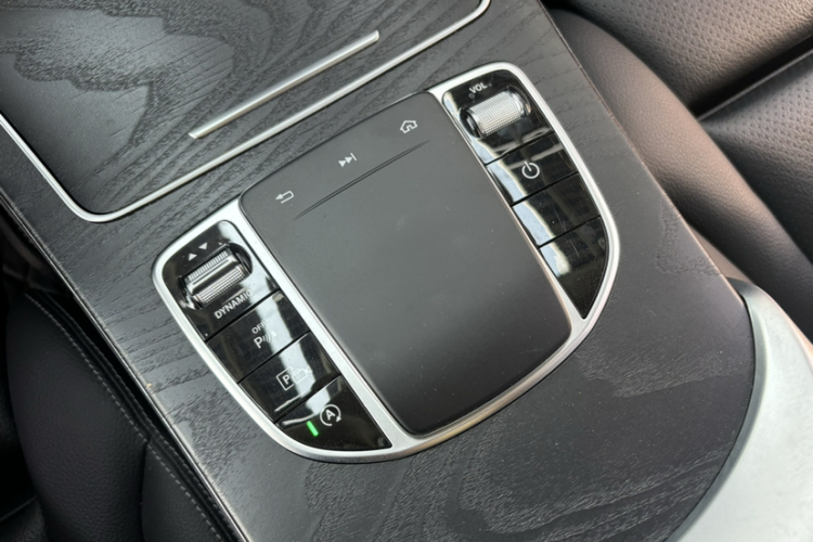 奔驰C级 2019款 改款 C 260 L 运动版中控内饰7006