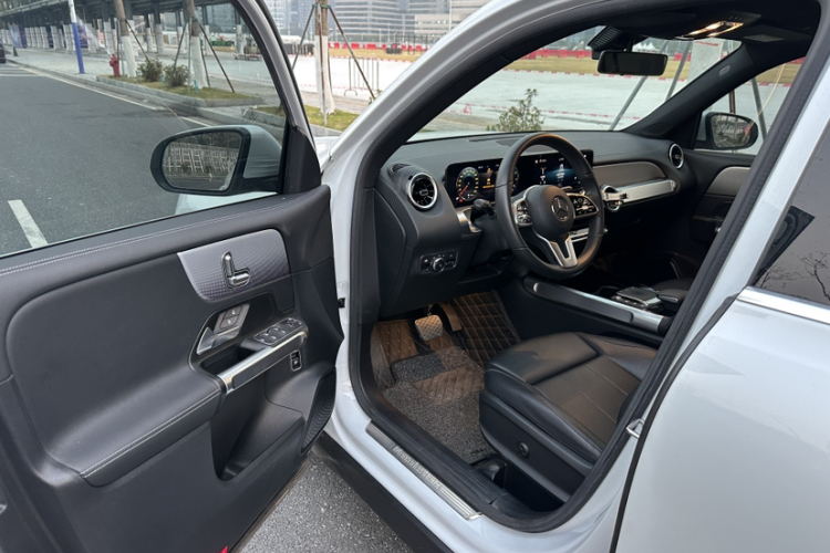 奔驰GLB 2020款 GLB 180 时尚型中控内饰7003