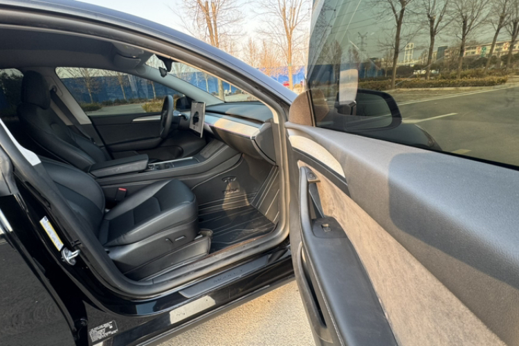 特斯拉 Model Y 2023款 长续航全轮驱动版局部细节41