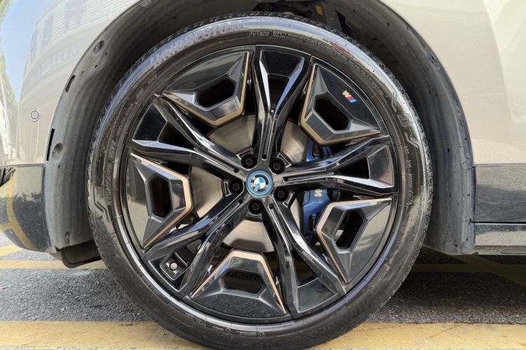 宝马iX 2022款 M60车身外观6007