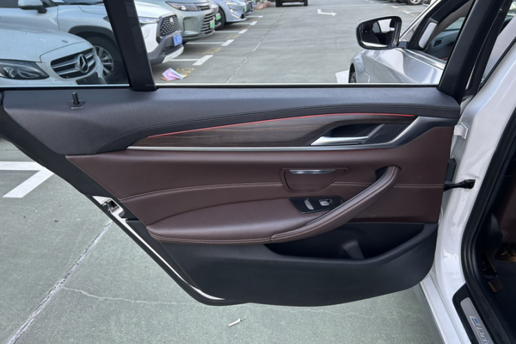 宝马5系新能源 2019款 530Le 豪华套装中控内饰7013