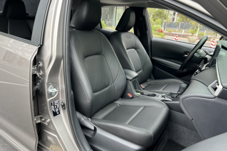 丰田 卡罗拉 2023款 1.8L 智能电混双擎 精英版中控内饰7010