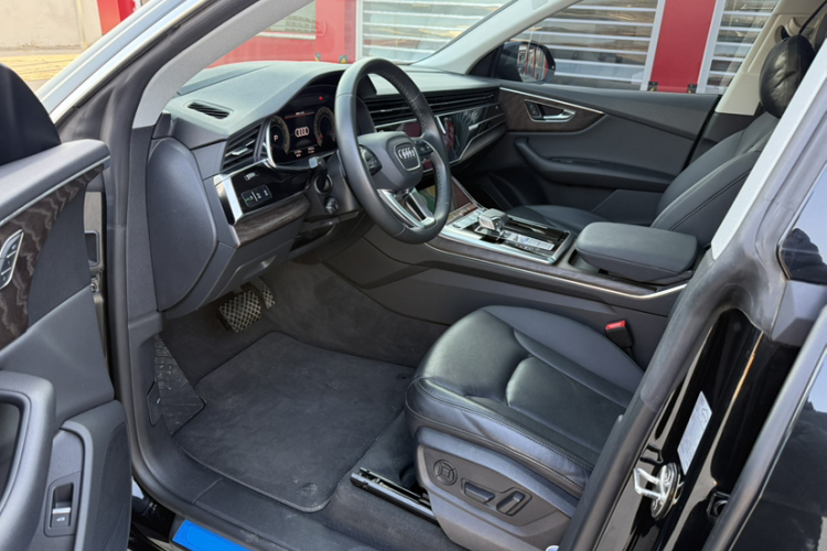 奥迪Q8 2022款 55 TFSI 豪华动感型中控内饰7003