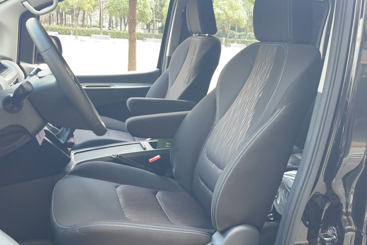 江淮瑞风 瑞风M3 2025款 PLUS 1.8L 手动舒适版 9座局部细节19