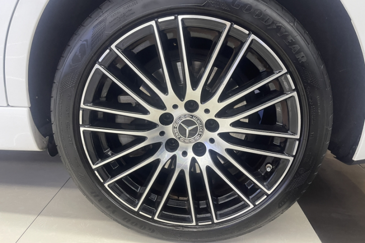 奔驰C级 2023款 改款二 C 260 L 运动版中控内饰7003