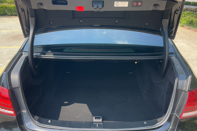 奔驰E级 2015款 改款 E 180 L 运动型中控内饰7008