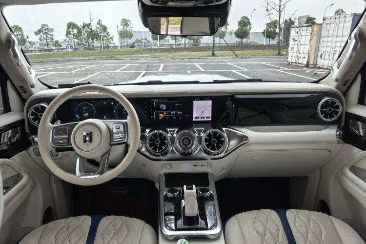 超境汽车 共创坦克300 2021款 2.0T 赛博坦克中控内饰7001