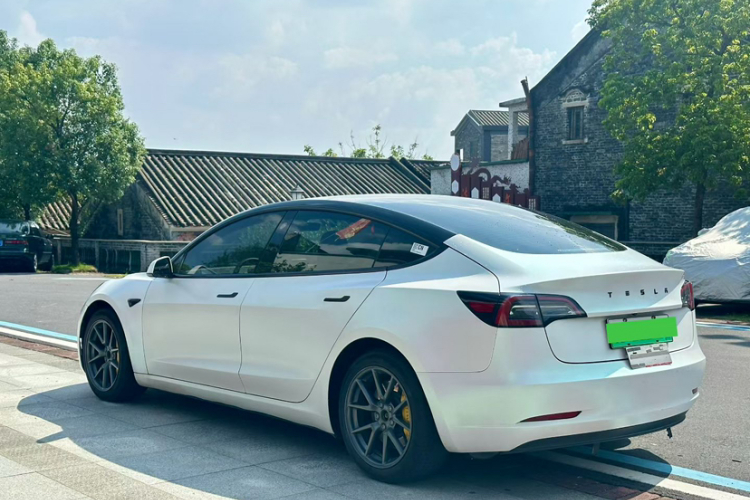 特斯拉 Model 3 2021款 标准续航后驱升级版 3D6车身外观6005