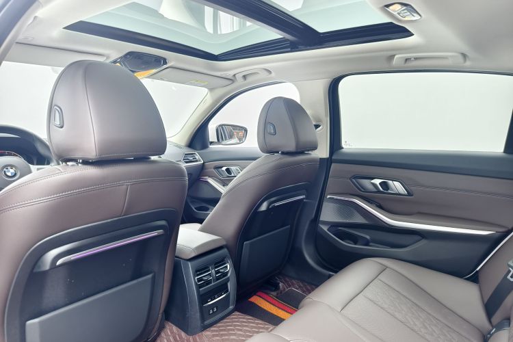 宝马3系 2022款 改款 325Li M运动套装中控内饰7010