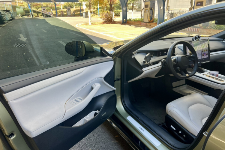 小米汽车 小米SU7 2024款 后驱超长续航高阶智驾Pro版中控内饰7003