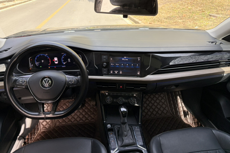 别克 君威 2019款 20T 精英型 国VI中控内饰7003