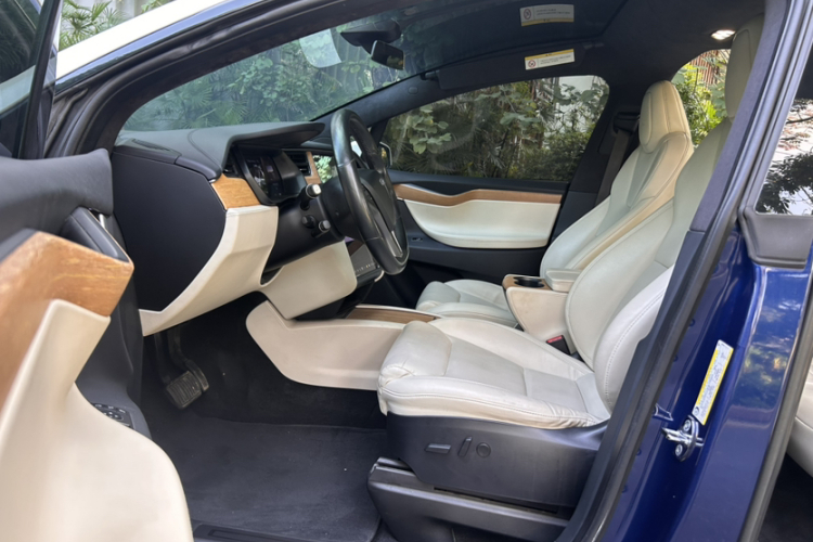 特斯拉 Model X 2019款 长续航版中控内饰7014