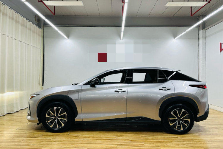 雷克萨斯RZ 2023款 450e 四驱纵享版车身外观6003