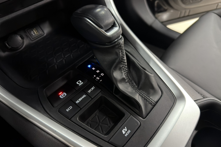 丰田 威兰达 2023款 双擎 2.5L E-CVT两驱豪华PLUS版中控内饰7012