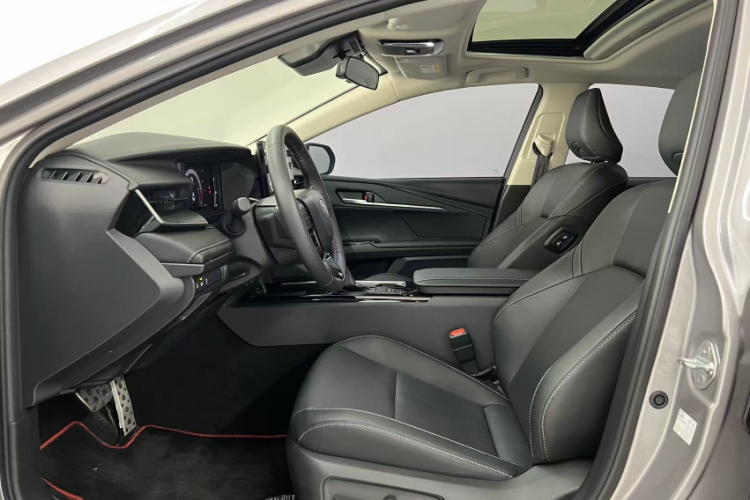 丰田 凯美瑞 2026款 双擎 2.0HSE 运动Lite版局部细节19