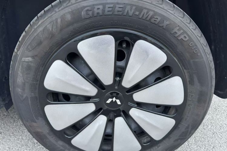 五菱汽车 五菱缤果 2023款 410km 灵犀尊享款车身外观6008