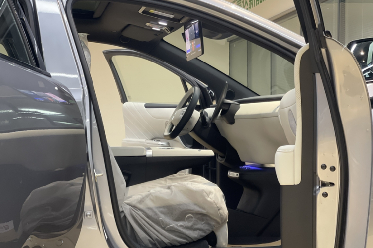 长安启源E07 2025款 纯电 四驱 90kWh Ultra高性能版中控内饰7012